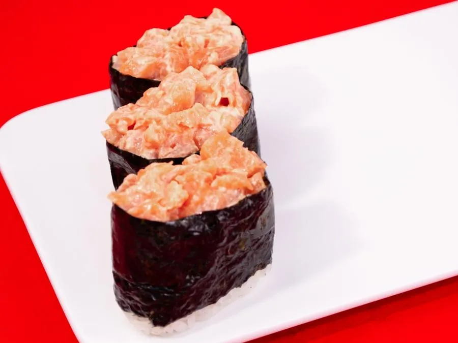 Спайси сяке гункан (3 шт.)